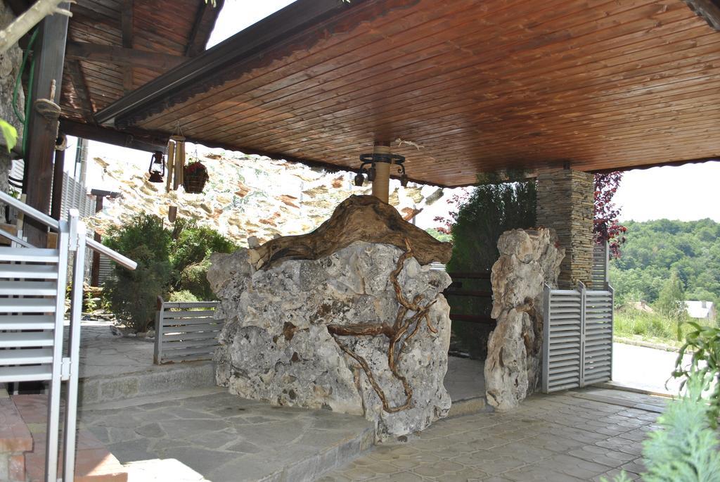 Discret Hotel & Restaurant Vladaya Exterior foto